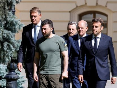 El presidente ucranio, Volodímir Zelenski, recibía este jueves en Kiev a su homólogo francés, Emmanuel Macron, el canciller alemán, Olaf Scholz, y al primer ministro italiano, Mario Draghi.