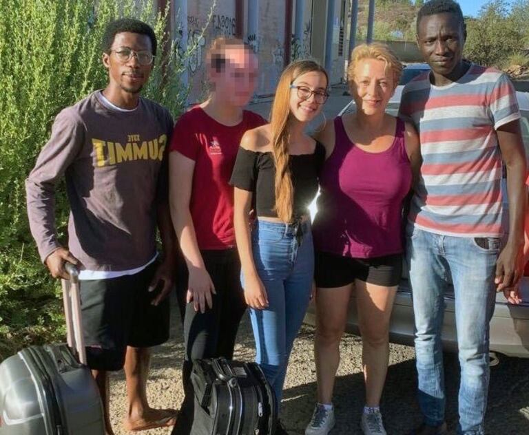 Abdou, Susana, Lucía Jiménez, Rosa Herrera y Niska el miércoles 5, antes de que los migrantes fueran trasladados fuera de Tunte.