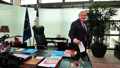 Michel Sapin, ministro de Finanzas de Francia, este jueves en su despacho durante la entrevista.