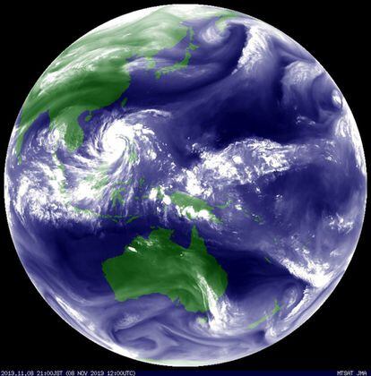 Fotografía de satélite facilitada por la Agencia Meteorológica de Japón que muestra al tifón Haiyan en Filipinas.