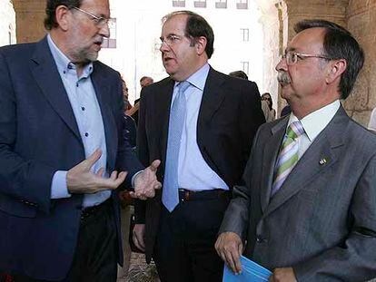 Rajoy, con Herrera y Vivas, presidentes de Castilla y León y de Ceuta.