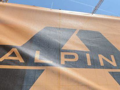 Malla con el logotipo de la empresa Alpine.