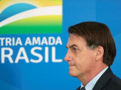 El presidente de Brasil, Jair Bolsonaro, presenta medidas contra el coronavirus en Brasilia, este miércoles.