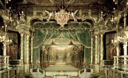 Escenario de la antigua &Oacute;pera Margrave de Bayreuth tras la restauraci&oacute;n y con la recreaci&oacute;n de un decorado de Carlo Galli Bibiena.