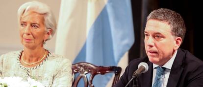 La directora gerente del FMI, Christine Lagarde, presenta junto al ministro de Finanzas de Argentina, Nicolas Dujovne, el acuerdo de rescate, anoche en Nueva York.