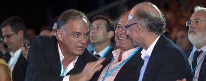 Esteban González Pons, Pío García Escudero y Cristóbal Montoro, durante la convención.