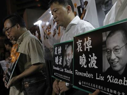 Ciudadanos en Hong Kong, recuerdan este jueves la figura de Liu Xiaobo.