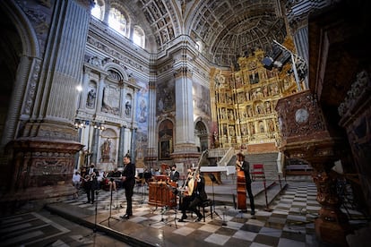 Concerto 1700 y Carlos Mena en el impresionante marco de la iglesia del Monasterio de San Jerónimo.