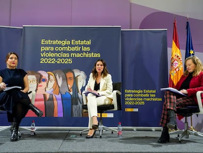 La secretaria de Estado de Igualdad, Ángela Rodríguez; la ministra de Igualdad, Irene Montero, y la delegada del Gobierno contra la Violencia de Género, Victoria Rosell, este martes en el Ministerio de Igualdad.