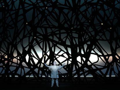 Un momento de Turandot de Robert Wilson en su estreno en el Real en 2018.