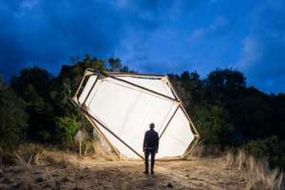 Instalación titulada ‘Un hogar no es un agujero’, de Didier Faustino, en la muestra ‘Architecture Effects’.