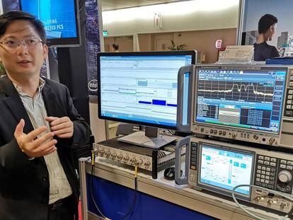 Un experto muestra en Computex 2018 la gestión del tráfico a través de redes 5G.