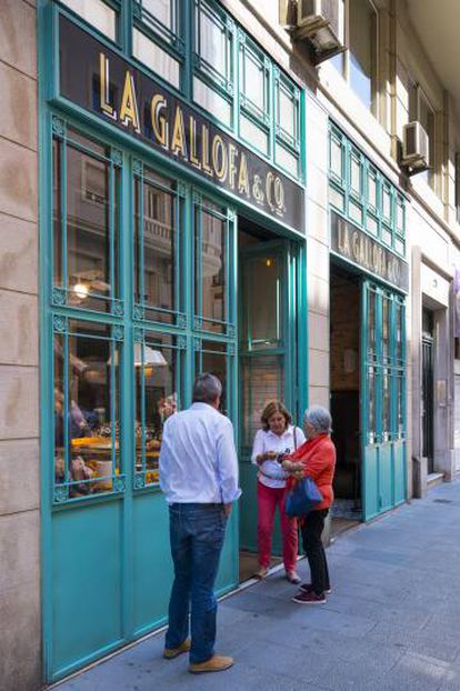 Entrada de Gallofa & Co., en Santander, un local para los amantes de tartaletas, los batidos naturales y 'smoothies'.