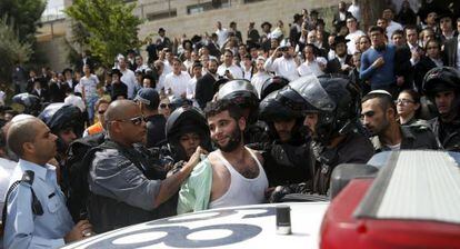 La policía detiene a un palestino acusado de acuchillar a un israelí en Jerusalén.