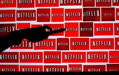 Diferentes versiones del logo de Netflix en una imagen tomada en Encinitas (California) en 2014.