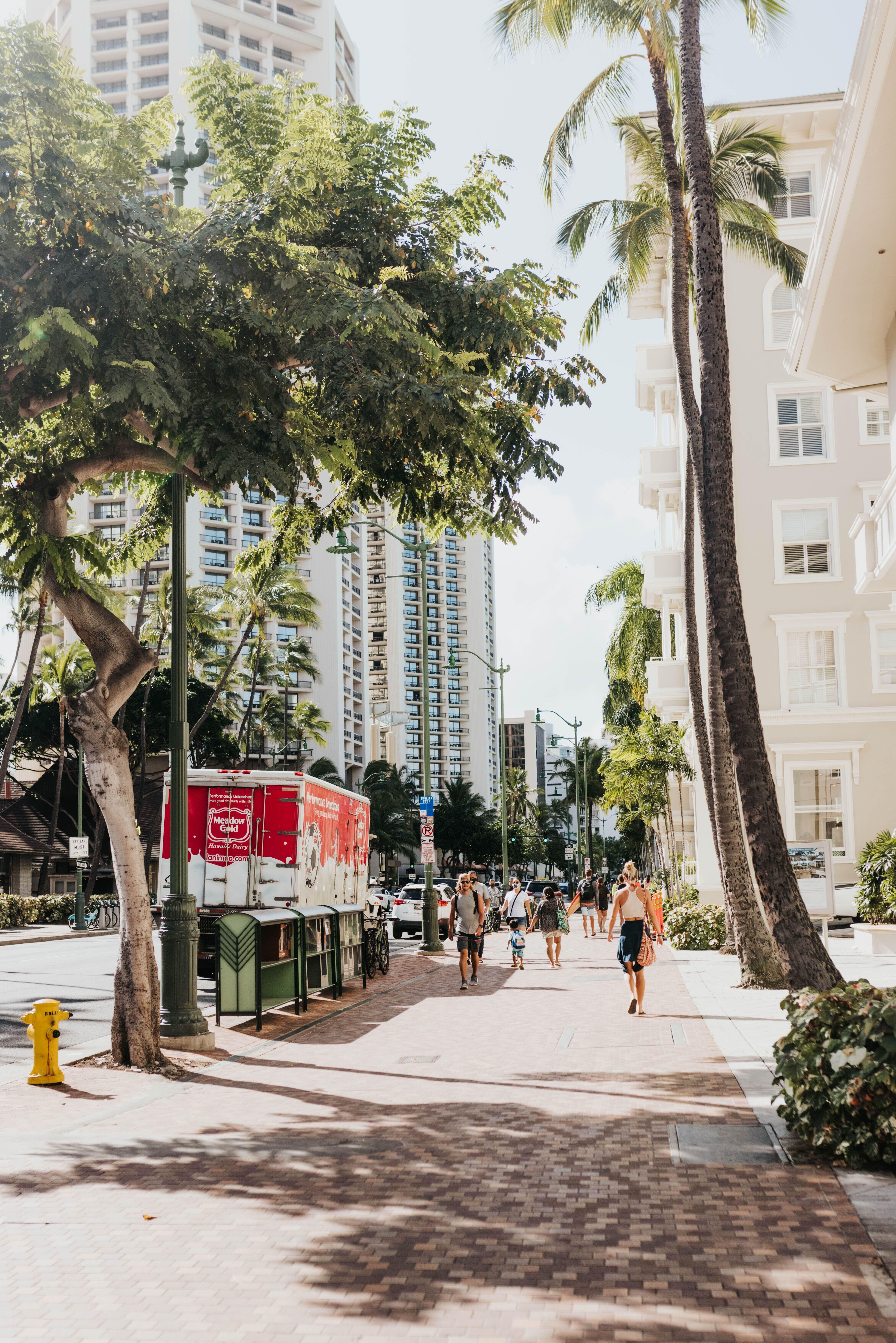 Una de las calles del barrio de Waikiki, en Honolulú. 