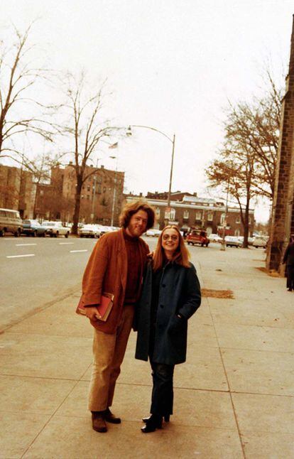 Bill Clinton y Hillary se conocieron en la biblioteca de la Universidad de Yale en 1971.