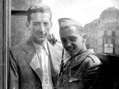 López Raimundo y Boix en el Hotel Colón, sede de la JSUC, en 1937.