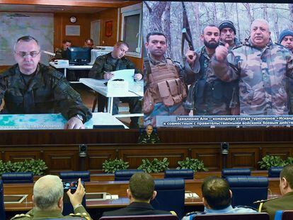 El mando de las Fuerzas Armadas rusas mantiene una conferencia con efectivos en el exterior, este sábado en Moscú.