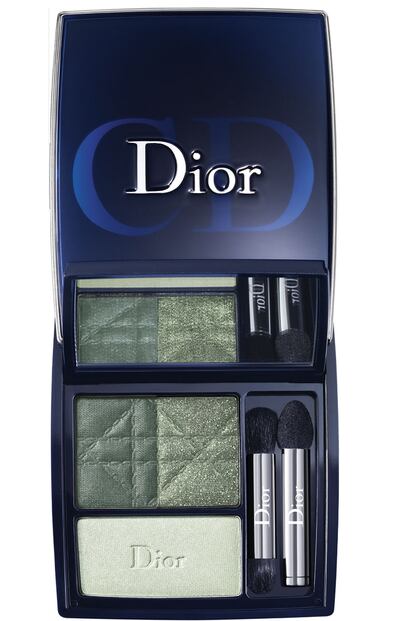 Con la paleta Smoky Garden de Dior podemos obtener un color intenso y con destellos combinando los tres tonos.
