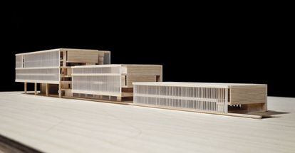Maqueta del proyecto ganador para la Biblioteca Provincial de Barcelona, con sus tres edificios. 