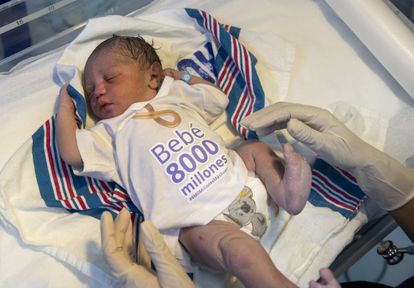 El nacimiento de Damián ha generado gran expectación en República Dominicana por ser el bebé que, simbólicamente, representa el primero en nacer en el país en el día que el mundo ha alcanzado 8.000 millones de habitantes.