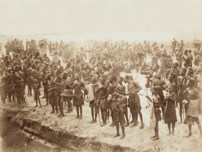 Imagen tomada a orillas del río Sankuru, afluente del Congo, alrededor de 1890.