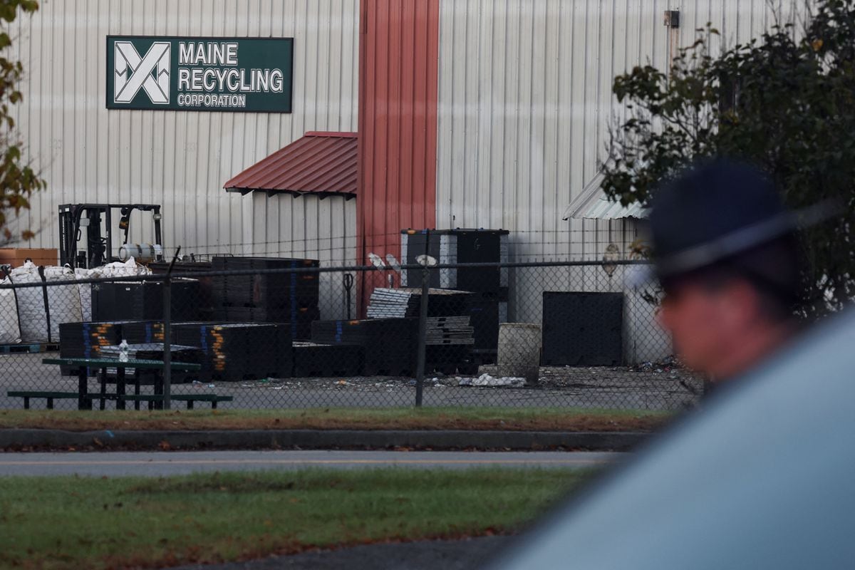 El autor del tiroteo de Maine sufría paranoia y se suicidó en un tráiler en una planta de reciclaje