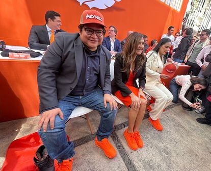 Gibrán Ramírez, Alejandra Barrales y Sandra Cuevas en la presentación de Movimiento Ciudadano.