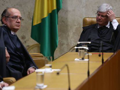 El fiscal general Janot (derecha) y el juez Mendes en el Supremo en una foto de archivo.