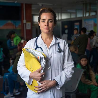 Florencia Lucion, médica de planta del servicio de Epidemiología en el Hospital de Niños en Buenos Aires, ha observado de cerca la evolución del dengue en la última década, pasando de afectar principalmente a viajeros a convertirse en una epidemia local. 