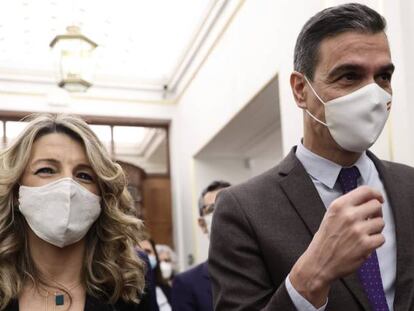 La vicepresidenta segunda del Gobierno y ministra de Trabajo y Economía Social, Yolanda Díaz, y el presidente del Gobierno, Pedro Sánchez.