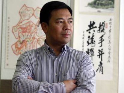 Mao Feng, presidente de la asociación de chinos en España y empresario, en su oficina en Madrid.