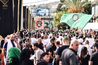 Hezbolá ha prohibido progresivamente a sus seguidores verter sangre durante al Ashura, al igual que hace Irán. Razón por la que esta año no ondeó sobre las cabezas una sola bandera amarilla, sino sólo las verdes de la  también milicia-partido Amal. Los seguidores de Hezbolá  han optado por celebrar la Ashura en la periferia de Beirut, Dahie, reduciendo el número de penitentes que acuden a Nabatíe a apenas unos 20.000 este pasado 12 de octubre.