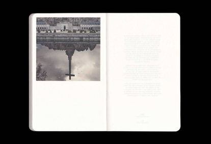 Una de las páginas del fotolibro 'Flowers for Franco'.