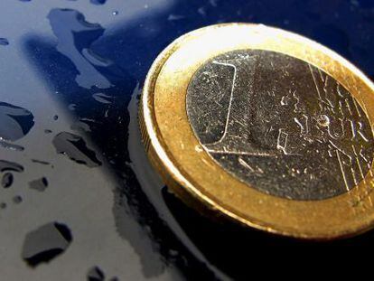 Moneda de un euro sobre. 