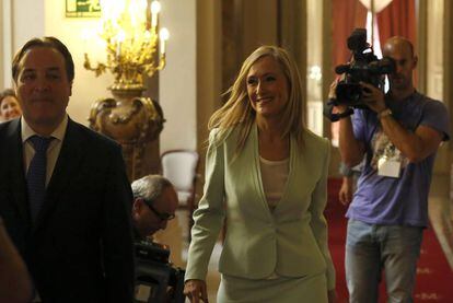 El consejero de Medio Ambiente, Jaime Gonz&aacute;lez Taboada, con Cristina Cifuentes en una foto de archivo