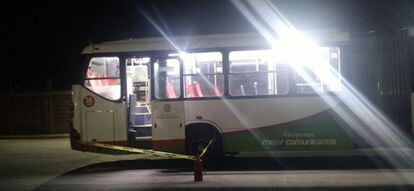 Uno de los autobuses donde colocaron bombas en el Estado de México.
