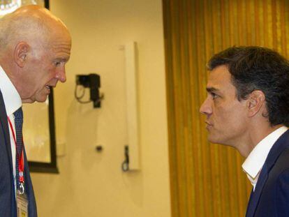 Pedro S&aacute;nchez con el ex primer ministro griego George Papandreou 