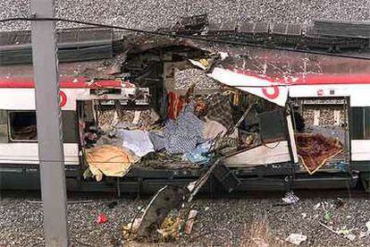 Restos de los vagones en la estación de Atocha por el atentado del 11 de marzo de 2004.