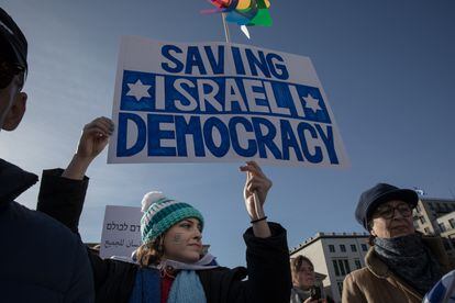 Manifestación en Berlín (Alemania) para protestar contra la visita del primer ministro israelí Benjamin Netanyahu y sus políticas, incluida una controvertida reforma judicial, el pasado 16 de marzo.