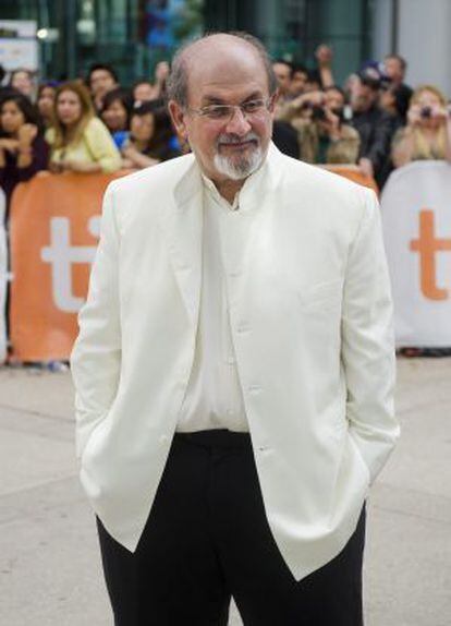 El escritor Salman Rushdie.