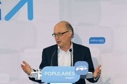 El ministro de Hacienda, Cristóbal Montoro, en un acto del PP en Zaragoza