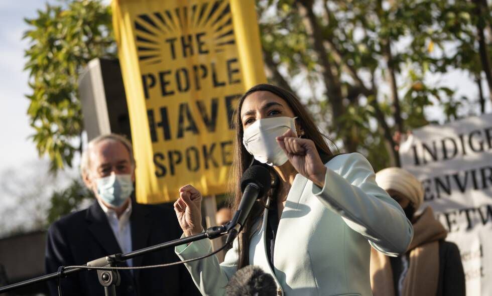 La congresista demócrata Alexandria Ocasio-Cortez durante un acto para promover el Nuevo Pacto Verde, el pasado noviembre, en Whashington.