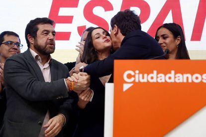El líder de Ciudadanos, Albert Rivera, y la cabeza de lista por Barcelona, Inés Arrimadas, durante la valoración electoral del partido celebrada esta noche en Madrid. 