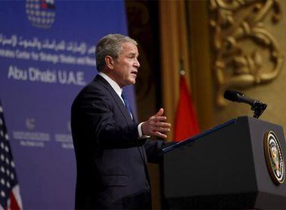 Bush, durante su discurso en Abu Dhabi.