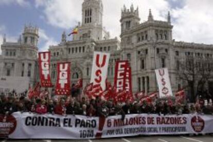 manifestación convocada por la Cumbre Social, que agrupa a más de 150 organizaciones -incluidos los principales sindicatos-, para protestar contra las políticas de recortes y el paro