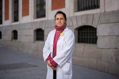 Angela Hernández, secretaria general del sindicato Amyts, el miércoles en la Puerta del Sol, delante de la sede del Gobierno de la Comunidad de Madrid.