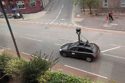 Los coches de Street View, equipados con vistosas cámaras, no solo fotografiaban las calles.