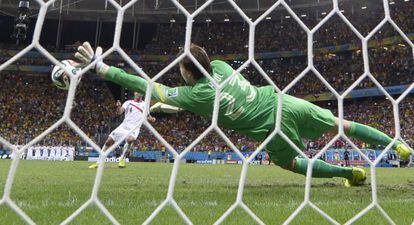 Krul para el penalti decisivo a Umaña.
